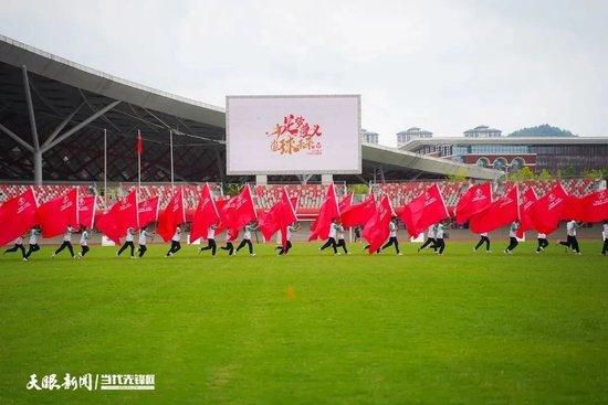 瞅见趴在桌边昏昏欲睡的小安，心里一阵心疼。